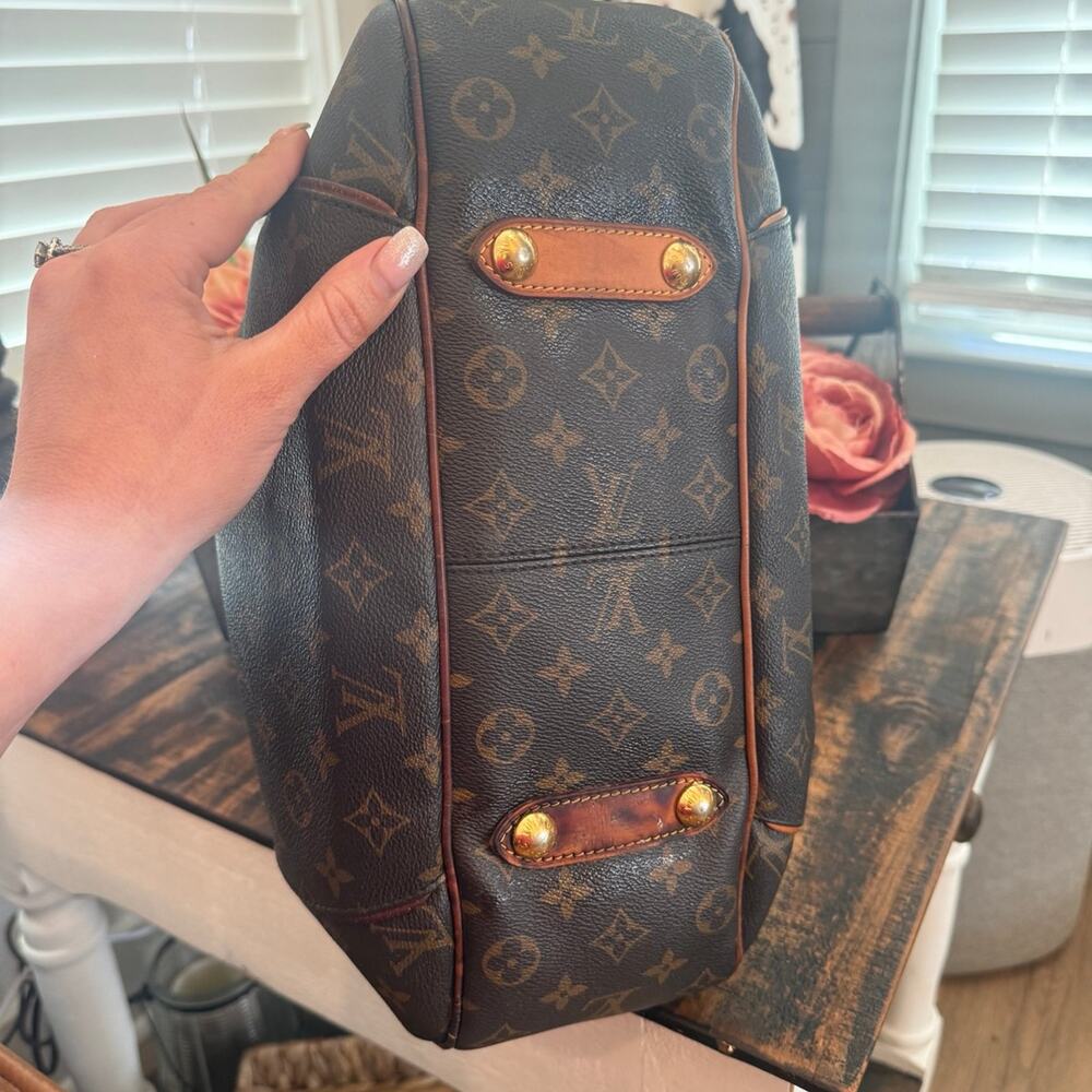 Louis Vuitton Authentic Monogram Galleria MM MI1172 w/COA See Call Outs - Picture 9 of 13